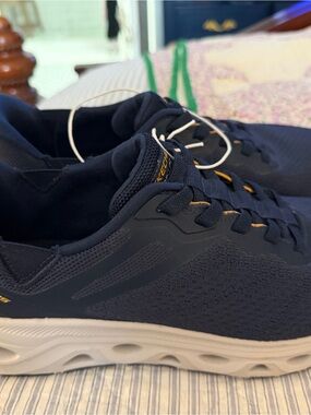 Sketchers Men's hands free Swift Fit NWOT Navy blue size 9